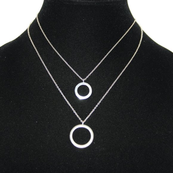Beautiful silver layered circle necklace - Picture 3 of 4